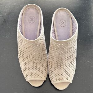 Johnston & Murphy Cream Peep-Toe Mules